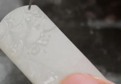 4万一克的玻璃陨石：天价宝石？