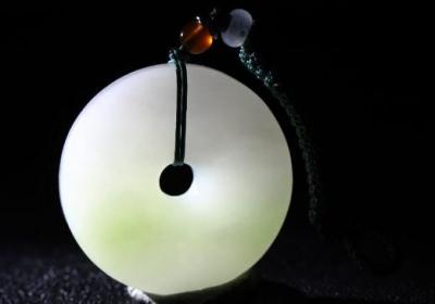 b货翡翠手镯是否对健康有影响？