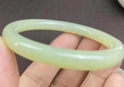 100亿翡翠的新标题：珍贵翡翠达百亿阈值