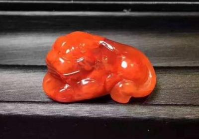 一年从玉石雕刻中获得的收入是多少？