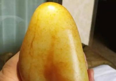 “翡翠莲蓬”饰品的象征含义如何表达？
