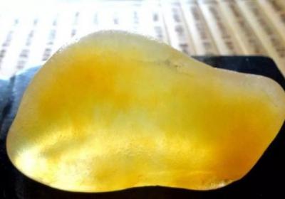 一个水晶戒指的价格是多少？