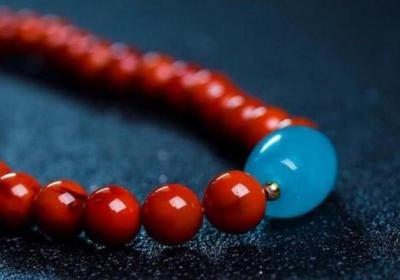 《翡翠》：探寻这种神秘宝石的故事