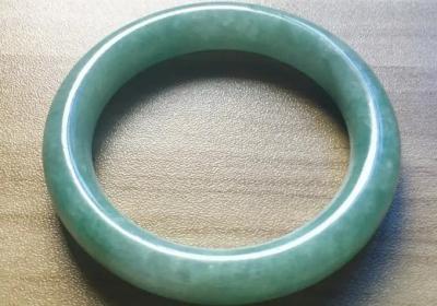 一个金戒指大约重多少克？
