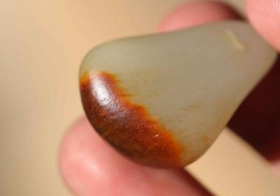 “戴戒指的小手指”有何寓意