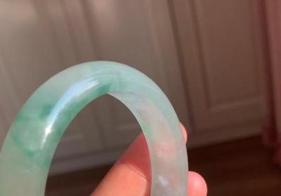 一个耳钉：形式与个性的完美结合
