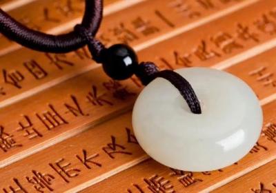 “羊脂玉”到底是什么颜色？