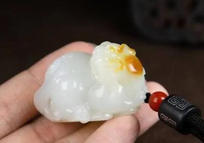 “钠长石与翡翠：宝石界的兄弟姐妹”