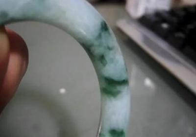 「翡翠A貨帶飄花」值得入手嗎？