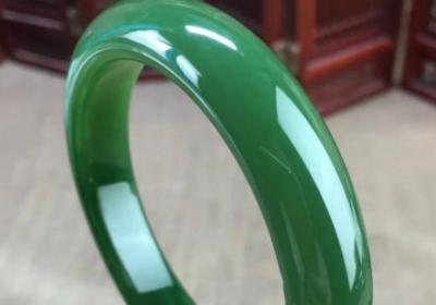 1万元翡翠手镯品质如何？