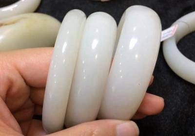 《红楼梦》中的玉是怎样的