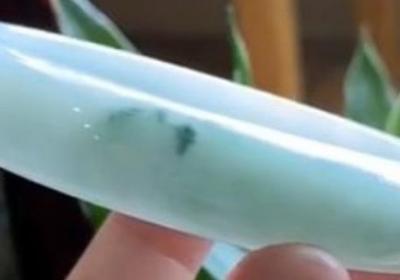 一个黄金戒指的重量约为多少克？