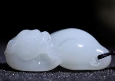 B类翡翠是否对人体有害？