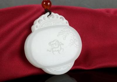 中指戴戒指的含义是什么
