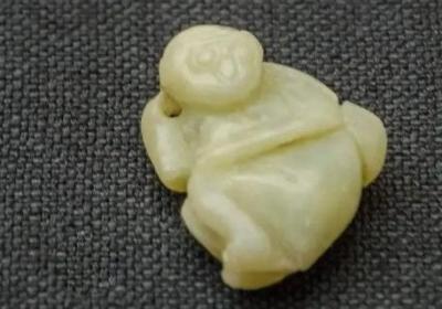 三色翡翠手镯如何？