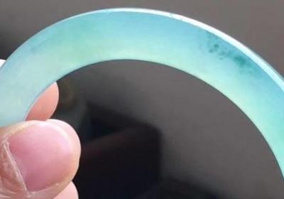 为什么不可以在钢笔中使用碳素墨水？