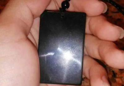 两种玉石：绿玉石和乌金石，哪种更优？