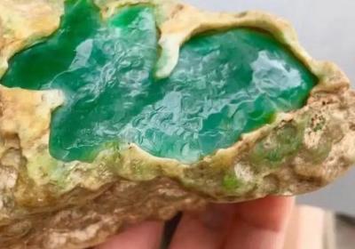 三线天珠：璀璨如星的吉祥物