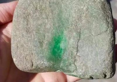 三桥翡翠原石的特点概述