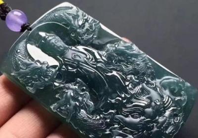 能否佩戴玉佛吊坠入睡？