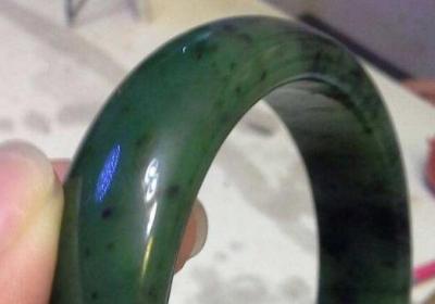 老玉扳指一般售价多少钱？