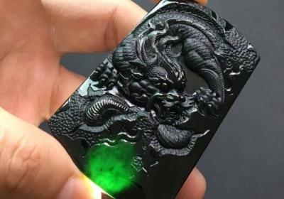 老象皮翡翠原石：一块珍贵的宝石素材