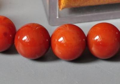 能佩戴翡翠手镯畅游泳池吗？