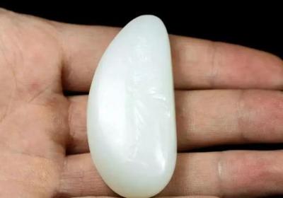 耳环佩戴导致耳朵瘙痒，应该怎么办？