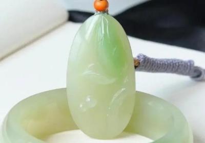 老嫩并存：翠玉分类方法大揭秘