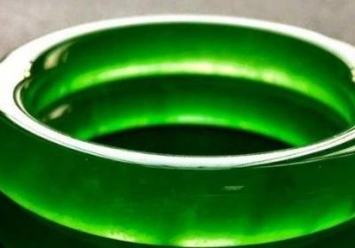 能否用血檀手串盘出玻璃底？