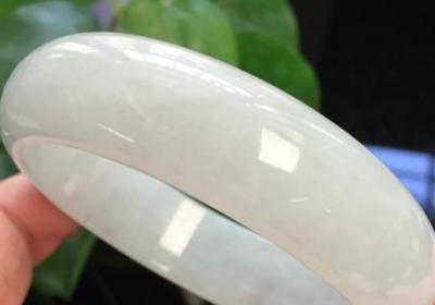 能穿汗就能佩玉？有汗能佩戴和田墨玉吗