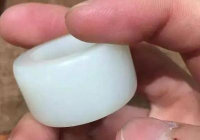 能否睡戴沉香木手串？简单答案在这里！