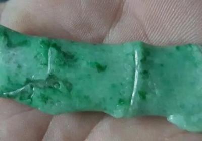 能否鉴别翡翠经过强酸处理？