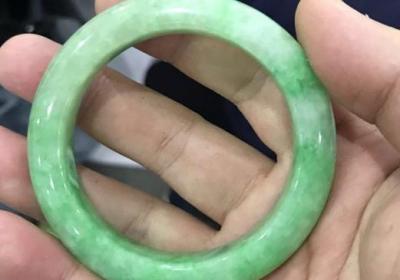 能否继续佩戴破损的黑曜石？