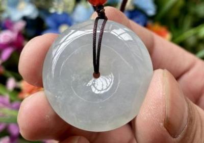 能否在洗澡时佩戴耳钉？