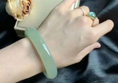 能用油泡的翡翠吗？
