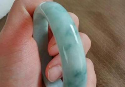 能否将桃花玉放进水里？