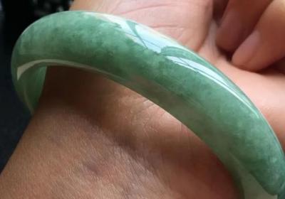 蓝玉髓的益处：探索其作用效果