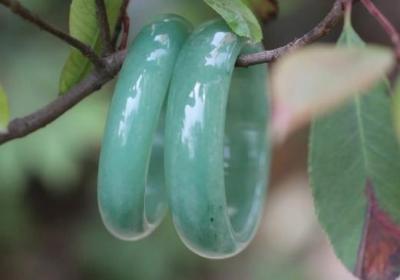 蓝水翡翠的市场价格是多少？
