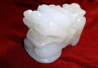 莫西沙翡翠原石黑皮特点简述