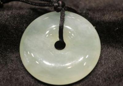 苹果绿的翡翠价格高不高