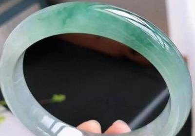 莫西沙场口发现具有皮壳特征的翡翠原石
