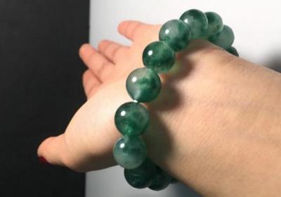 莫西沙灰沙皮原石的特点简述