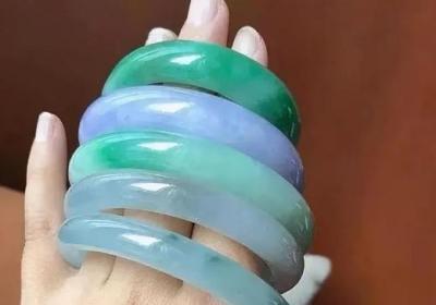 蓝宝石手镯的价格是多少？