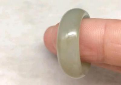 蓝水翡翠与冰种翡翠哪个更好？