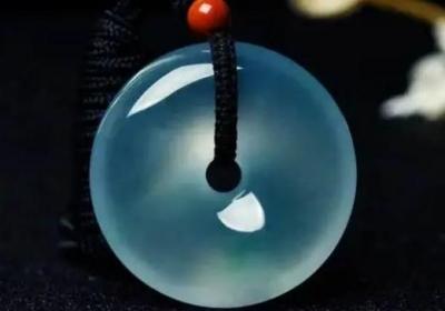 蔷薇辉石是由什么材质构成的？