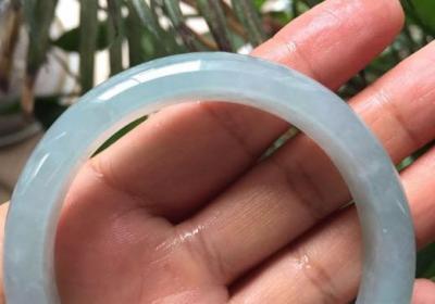 蓝色花纹翡翠——糯种蓝飘花