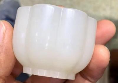 蜜蜡中哪款颜色更好，白蜡或鸡油黄？
