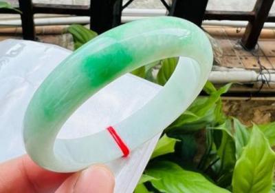 蓝紫色翡翠的特点是什么？