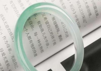 解读糯种翡翠起胶的含义